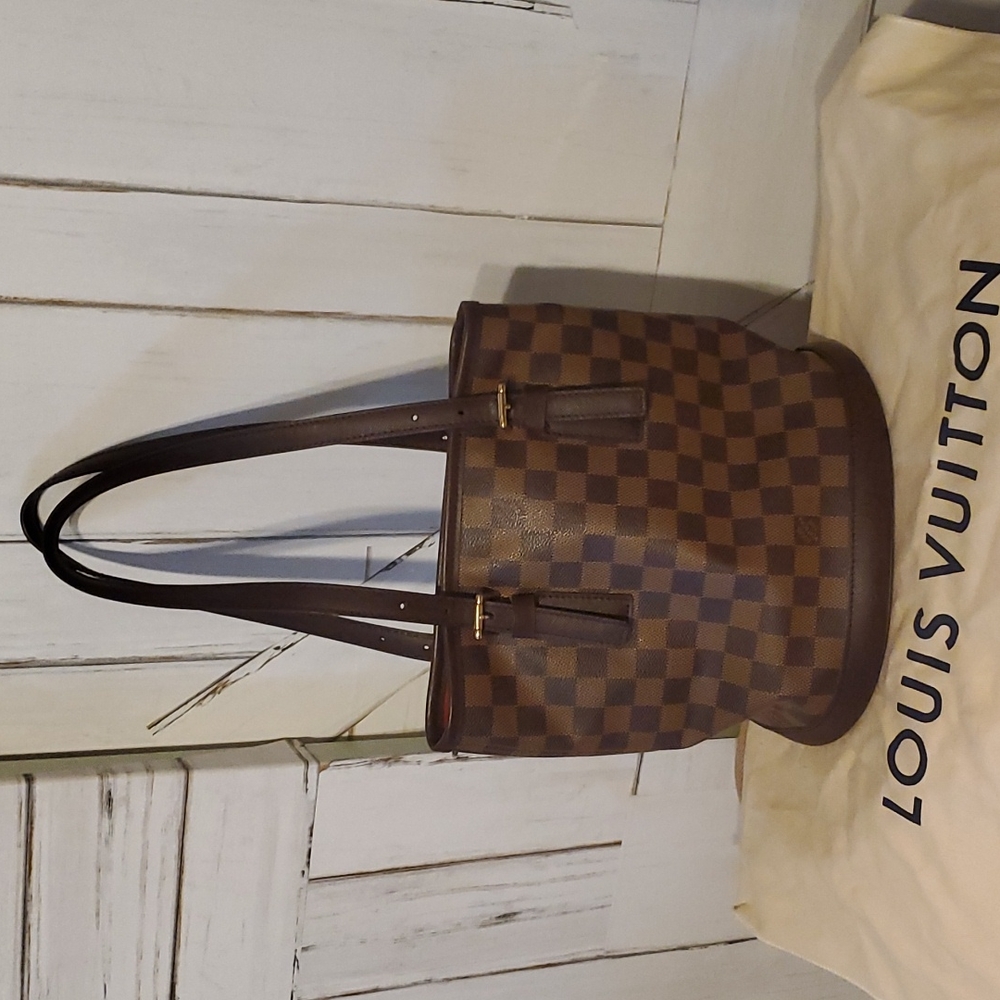 Authentic louis vuitton demier bucket bag in excellent condition!! - Picture 3 of 13